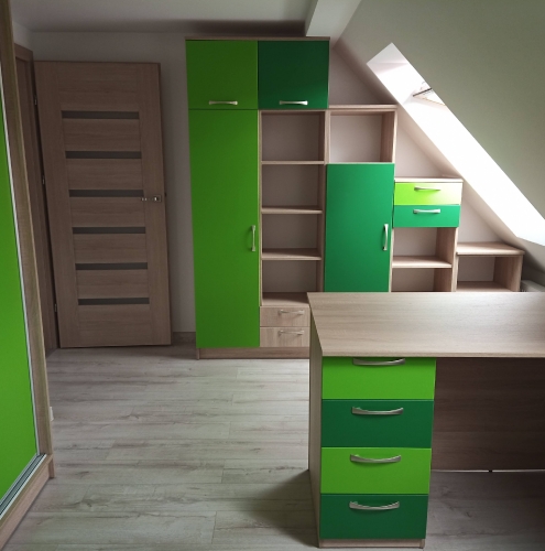 14-meble-drewno-zielone-fronty