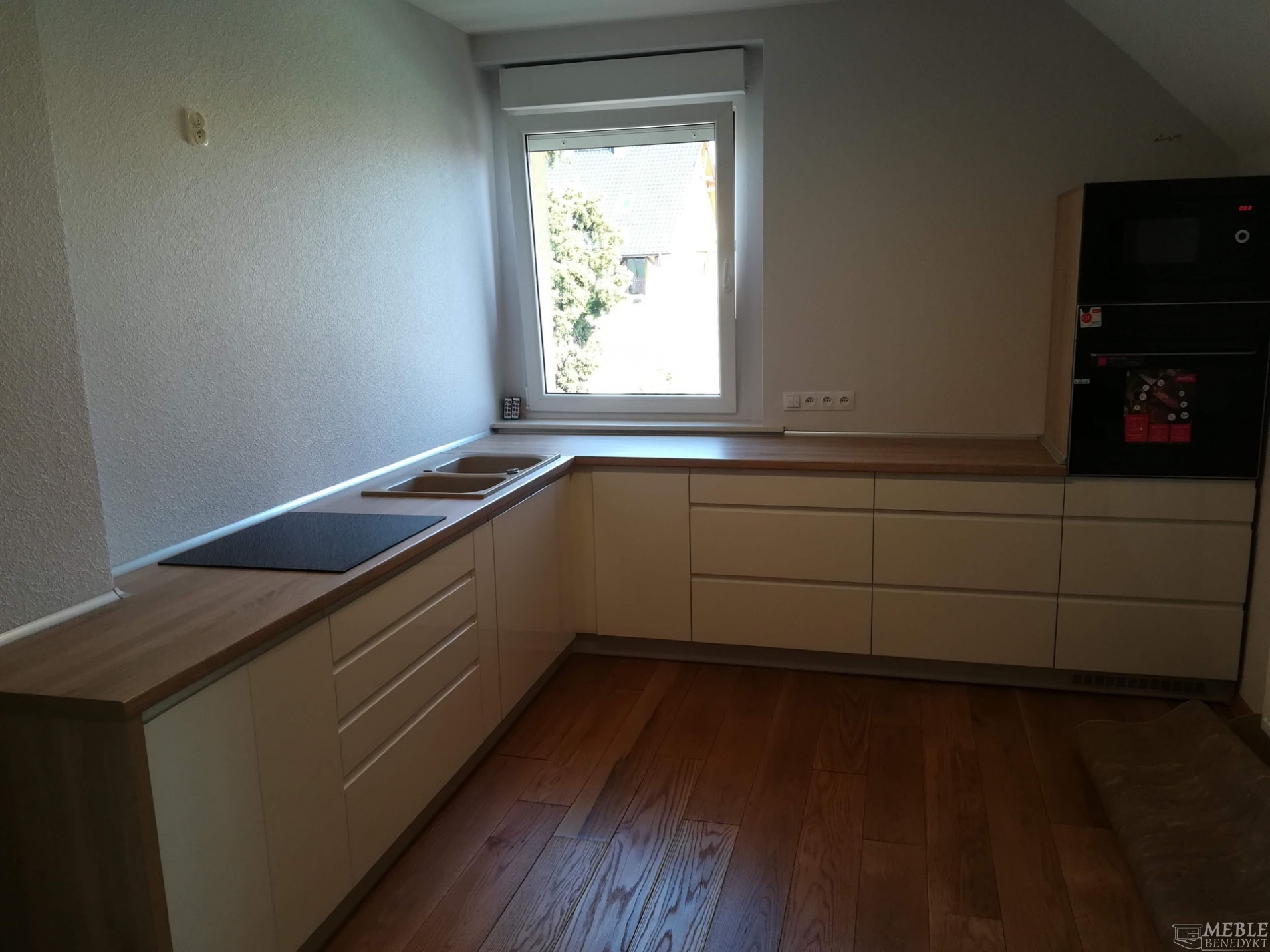 3-projekt-kuchni-bialo-drewno