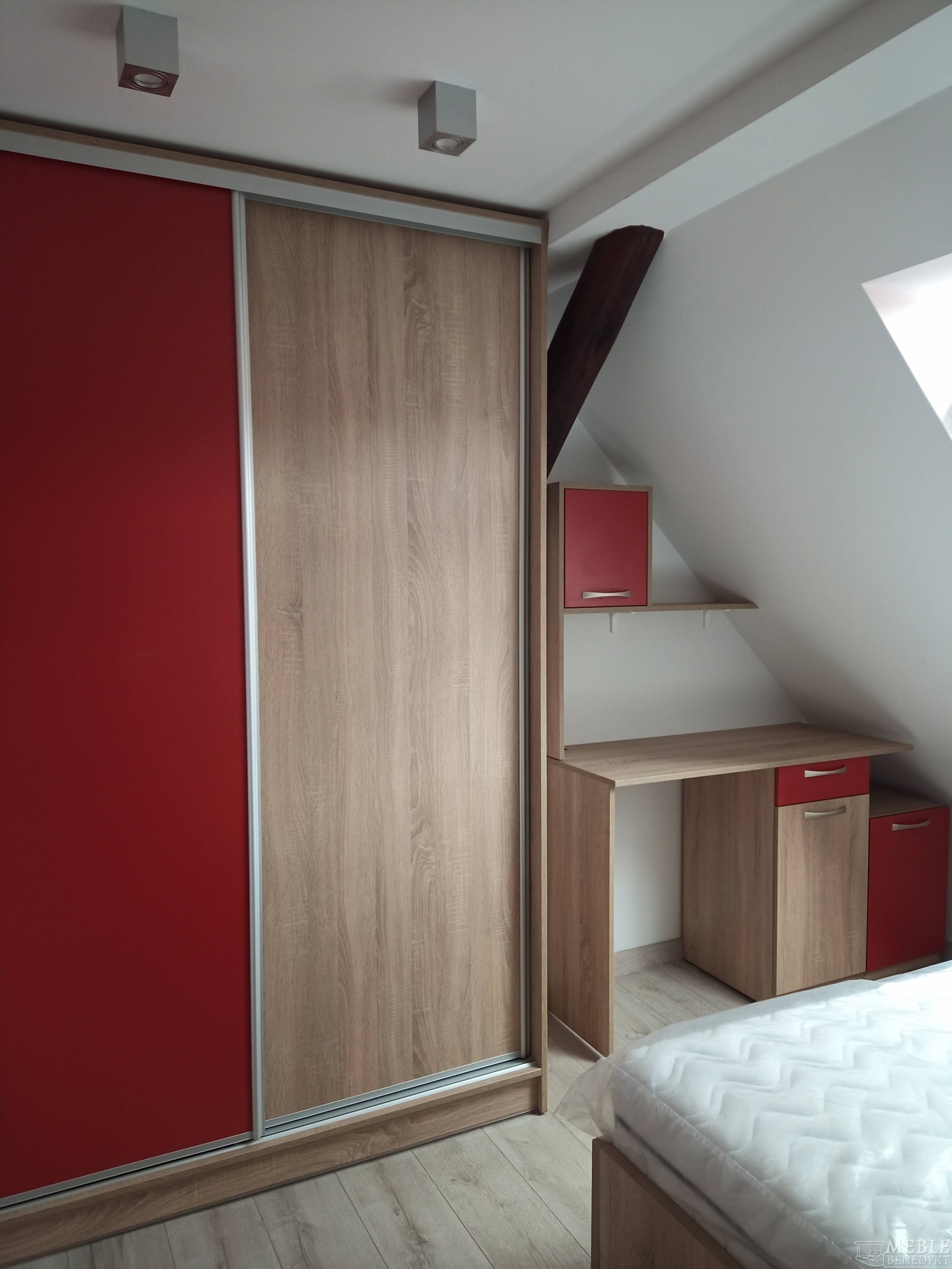 13-meble-do-pokoju-mlodziezowego-czerwone