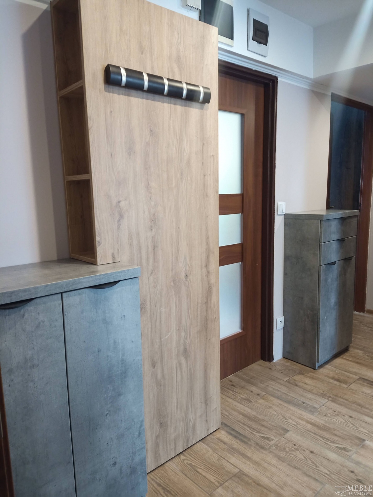 16-szafa-przedpokoj-drewno-nowoczesna